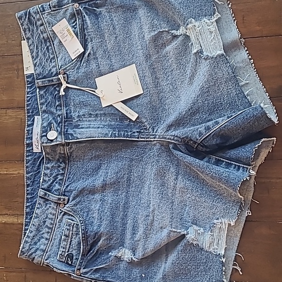 Maurice's high rise distressed short - Picture 1 of 7